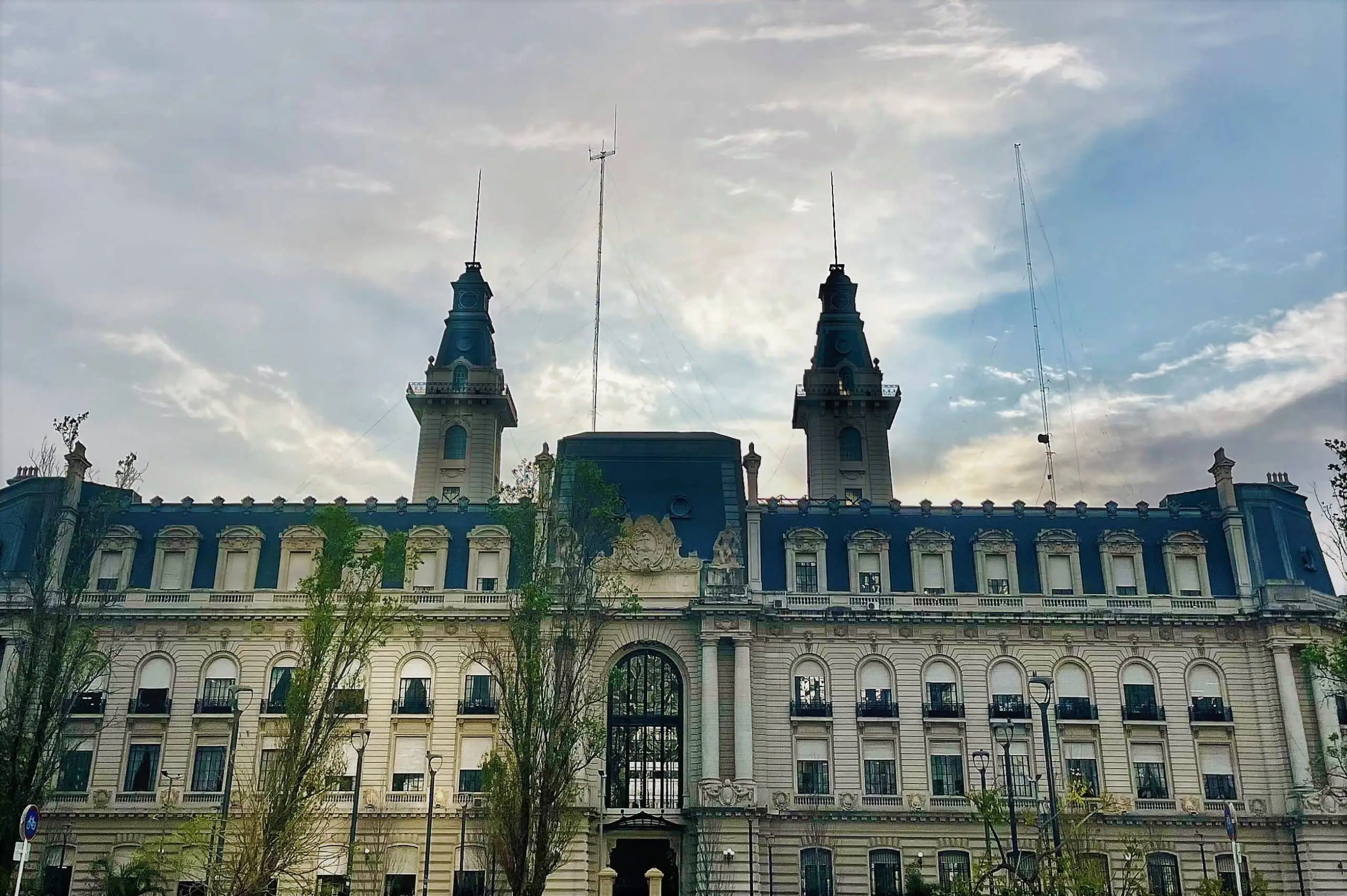 QUE FUNCIONES CUMPLE UNA AGENCIA DE RECAUDACION Y CONTROL ADUANERO