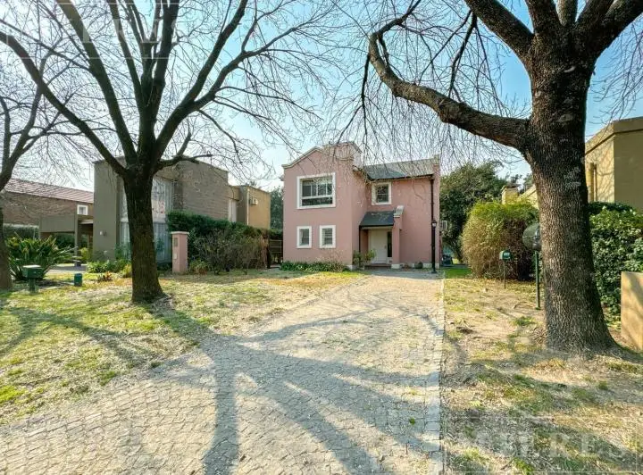 Que Caracteristicas Tiene El Barrio Santa Maria De Los Olivos En Argentina